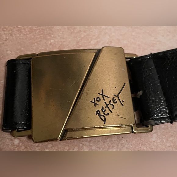 Betsy Johnson black/tan animal print belt with gold clasp and elastic back; 40” - Picture 3 of 4